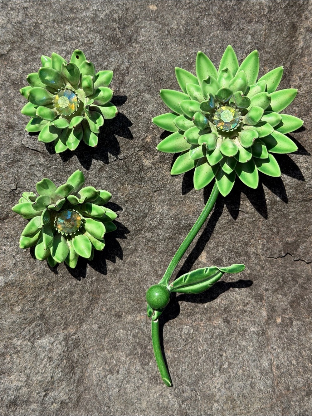 Vintage Green Enamel Flower Brooch Clip On Earrings Set - Picture 8 of 12
